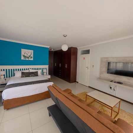 Green Lagoon Guest House 哈博罗内 外观 照片