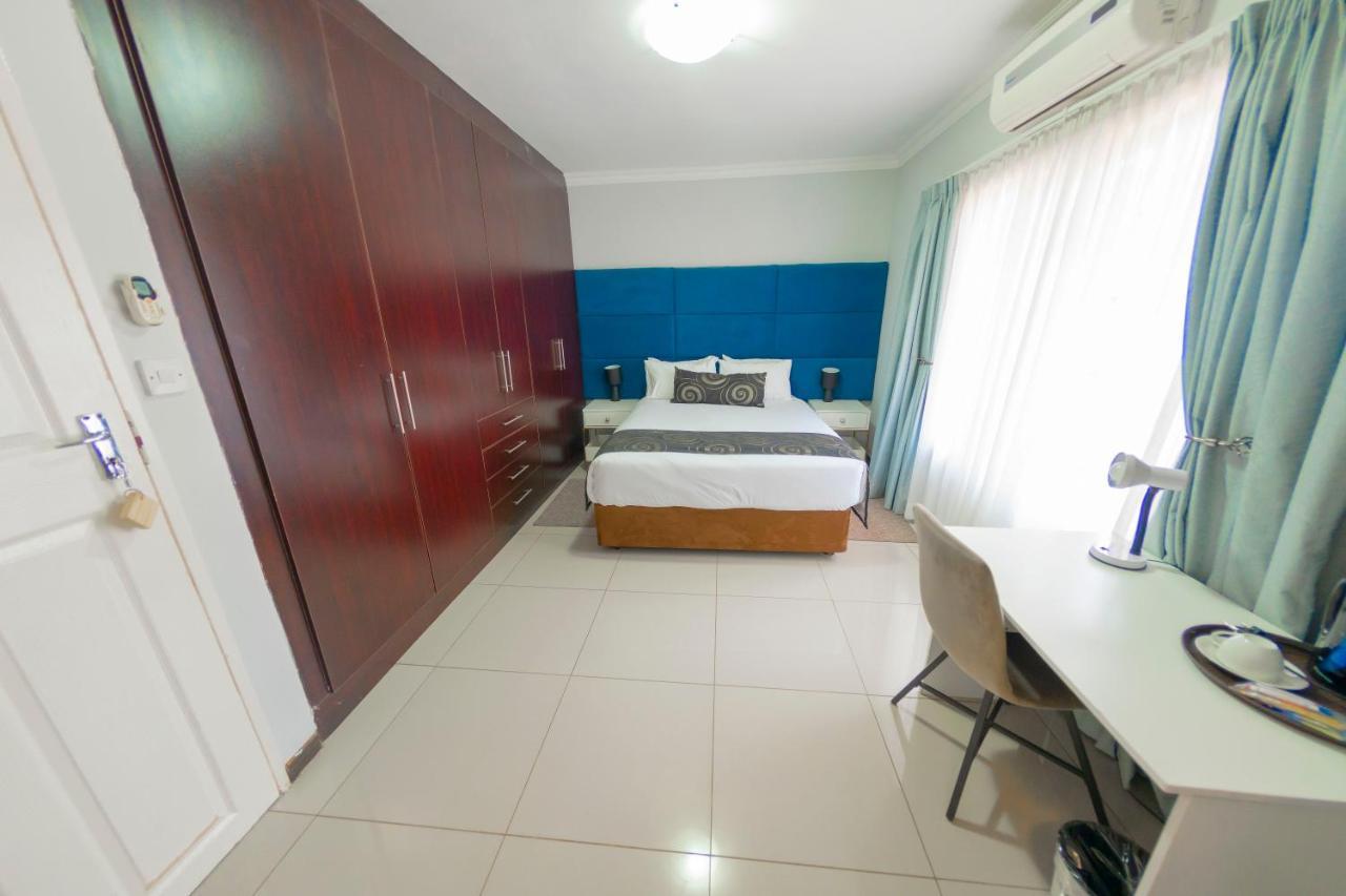 Green Lagoon Guest House 哈博罗内 外观 照片