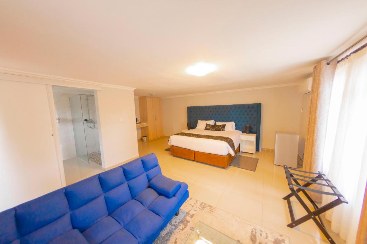 Green Lagoon Guest House 哈博罗内 外观 照片