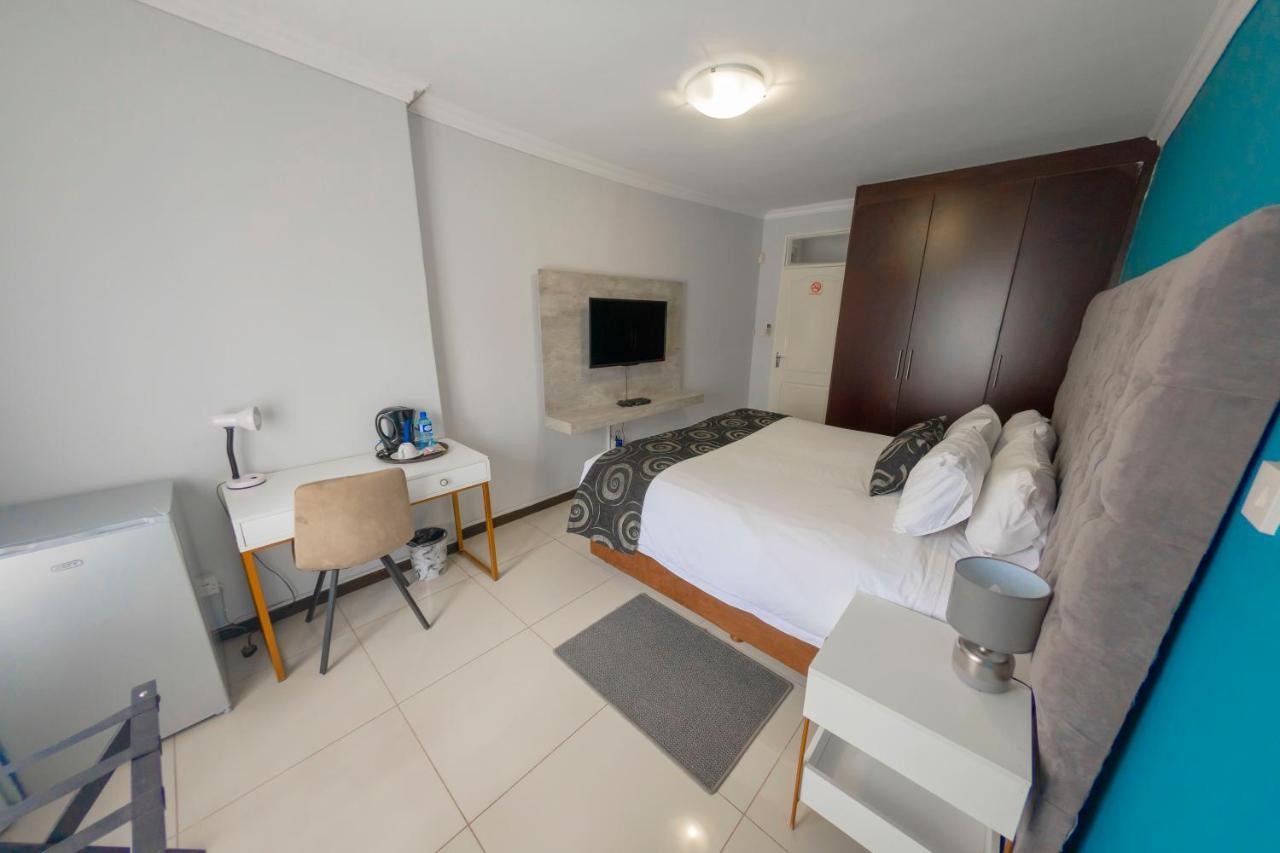 Green Lagoon Guest House 哈博罗内 外观 照片