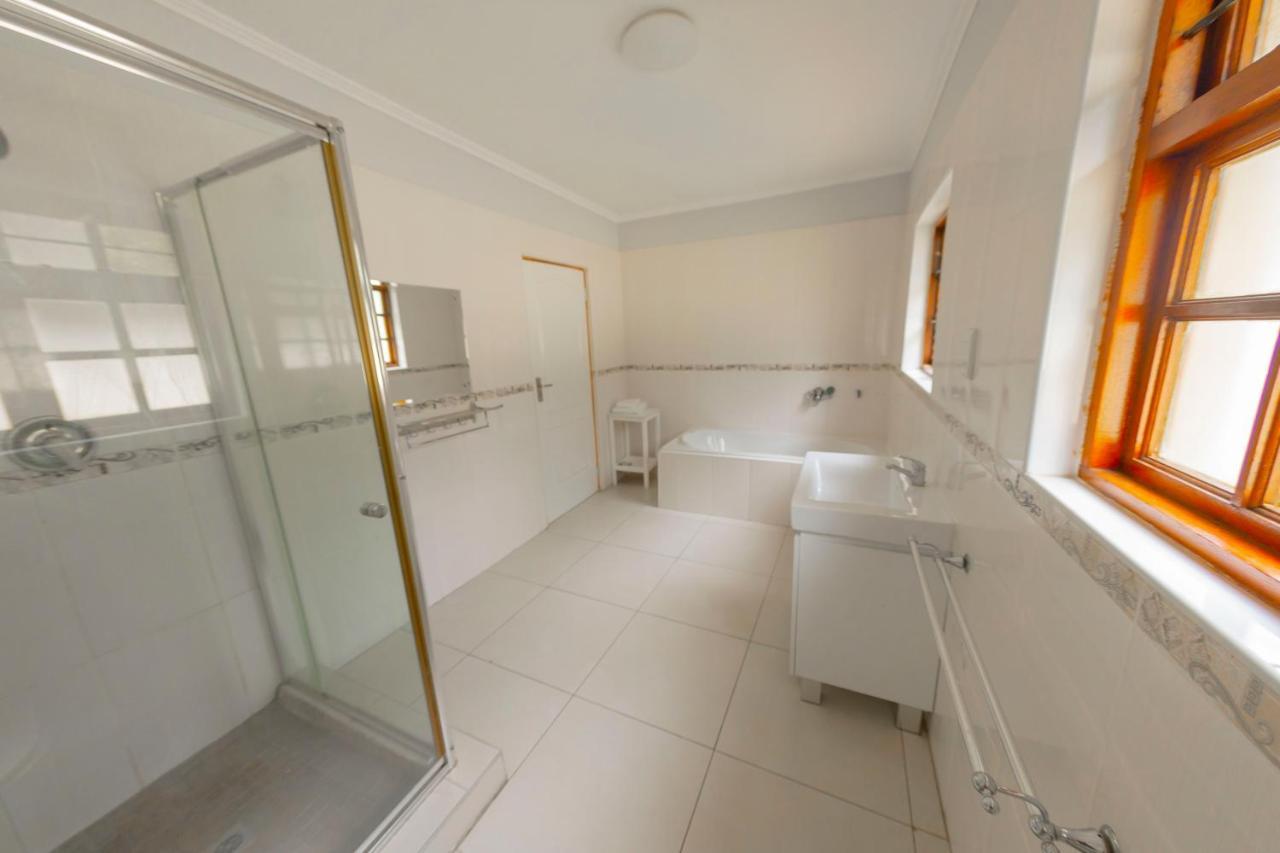 Green Lagoon Guest House 哈博罗内 外观 照片