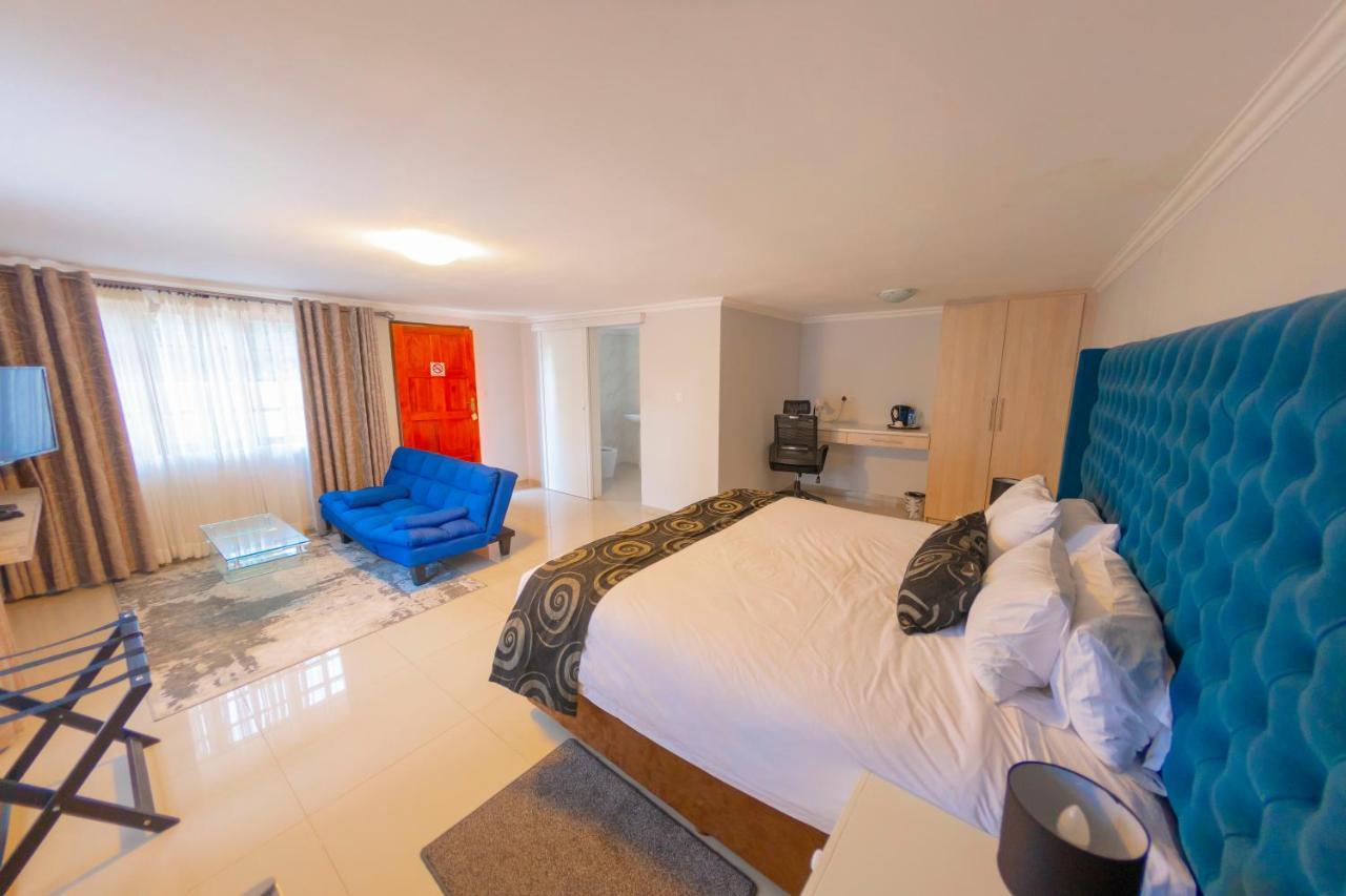 Green Lagoon Guest House 哈博罗内 外观 照片