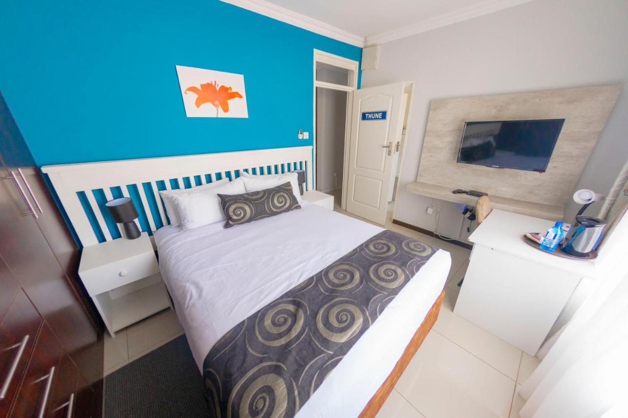 Green Lagoon Guest House 哈博罗内 外观 照片