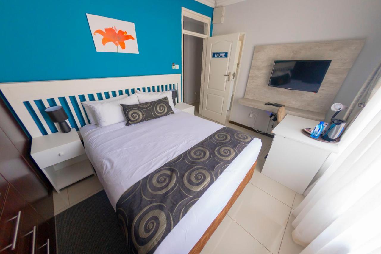 Green Lagoon Guest House 哈博罗内 外观 照片