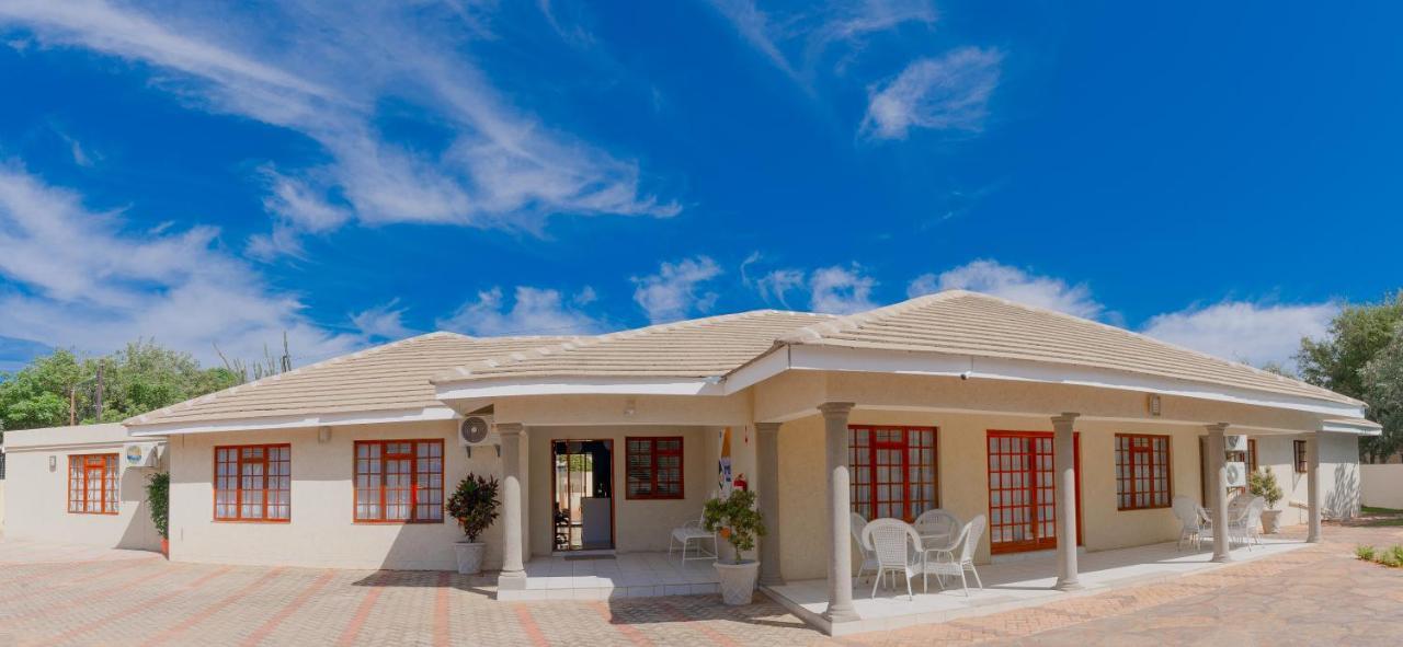 Green Lagoon Guest House 哈博罗内 外观 照片